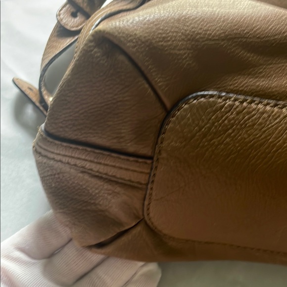 Chloe Elsie crossbody with Gold Accents - Picture 13 of 16